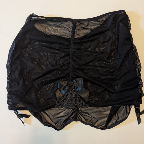 SOLD✅ Victoria's Secret, Black 34B Bra/L Garter - Picture 12 of 16